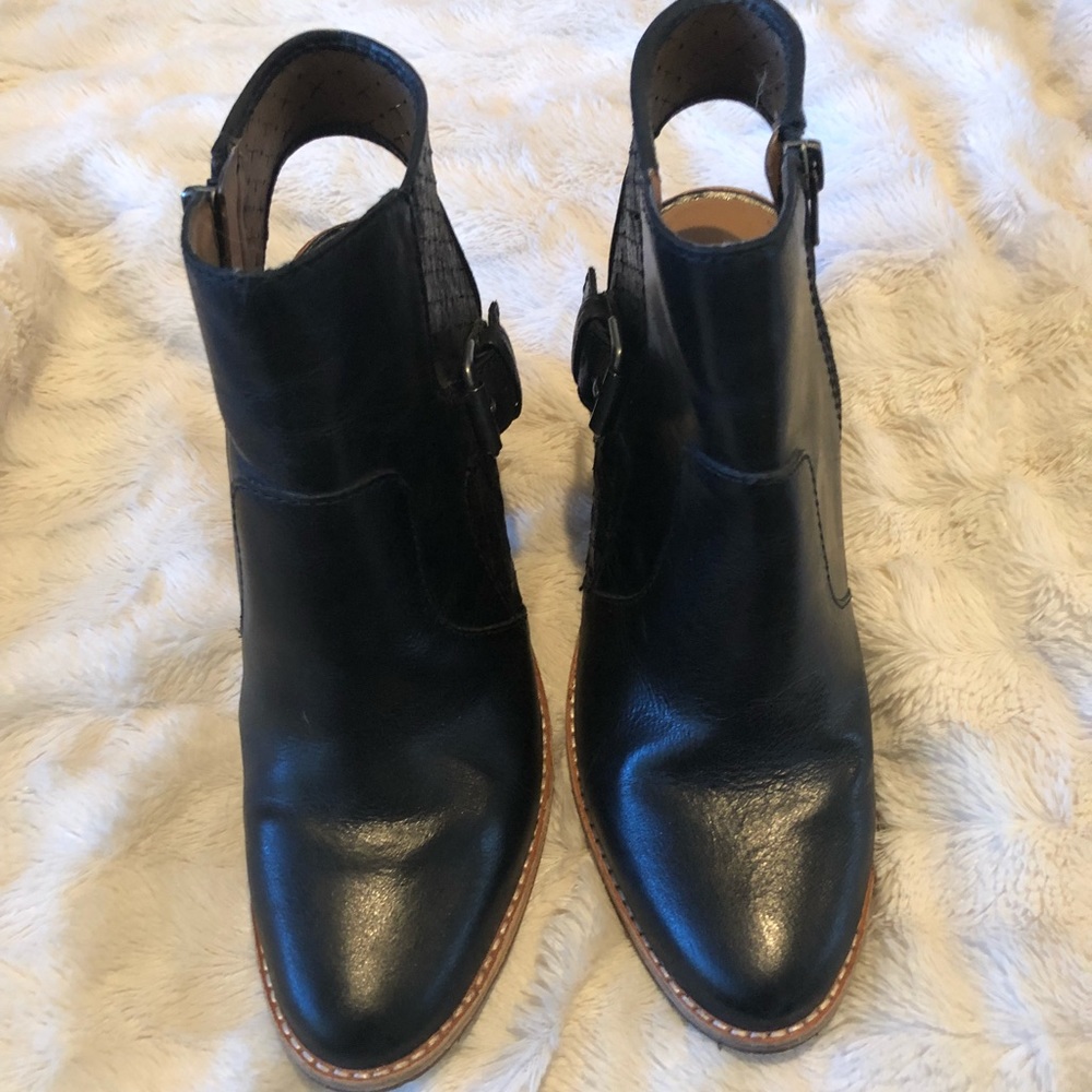 Very fashionable ankle boots with open heel.